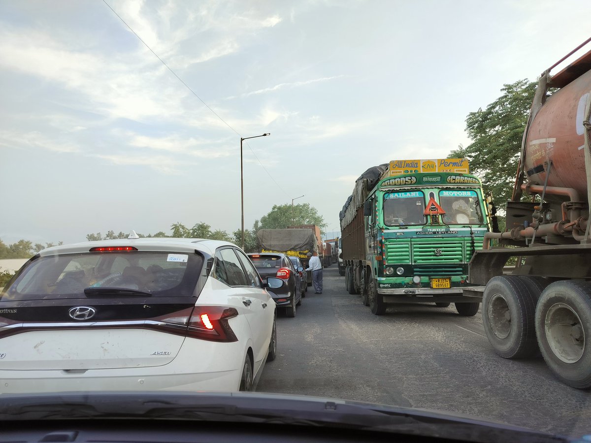 A full traffic jam at Udaipur bypass Road 🤨🫤🤨
