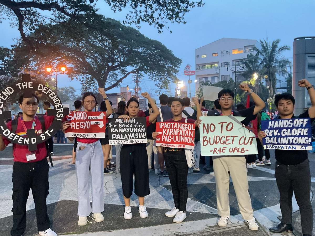 I am Gian of @UPLB_CEMSC, and I stand in solidarity with human rights defenders as we 'Pose to Oppose' the draconian Terror Law.

#JunkTerrorLaw
#MartialLawAt51 
#DefendTheDefenders 
#DefendSouthernTagalog