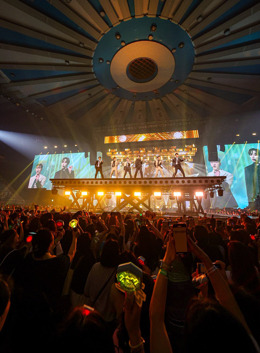 kvibe_yonhap's tweet image. when introducing the track #makeit #Wooyoung addressed “When I was writing the track all I wanted to do was to come up with the track fast in order to meet with our loving fans"

#2PM #준호 #우영 #찬성 #택연 #준케이 #닉쿤 #Its2PM #Its_2PM #2PM_15th_Anniversary_Concert