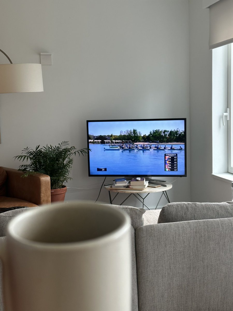 Colleen62687's tweet photo. Coffee ☕️ , croissant 🥐, and thrilling A Finals with @martcrossy and @GregSearle2012 🥇 #WRCHBelgrade #HiFromNYC https://t.co/qet5BZkXqr