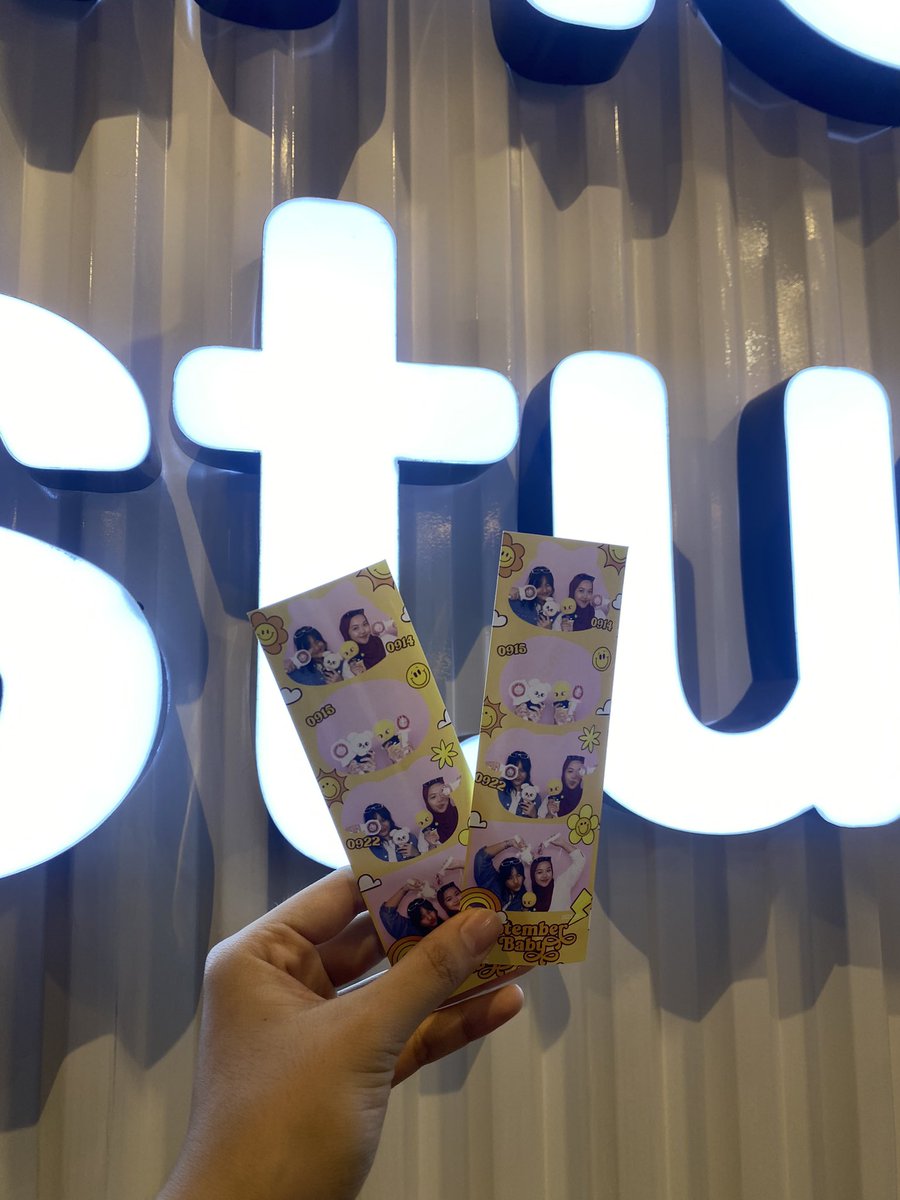 onimawma's tweet photo. hehehe post concert!! #SeptBaby #Straykids #ohneulstudio https://t.co/AaU7hjiu4G