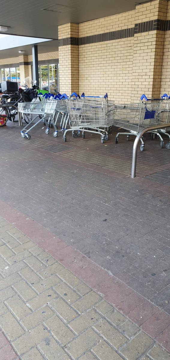 Sort it out @Tesco #OldKentRoad None of these trollies are in service! Will unfortunately have to shop elsewhere today!