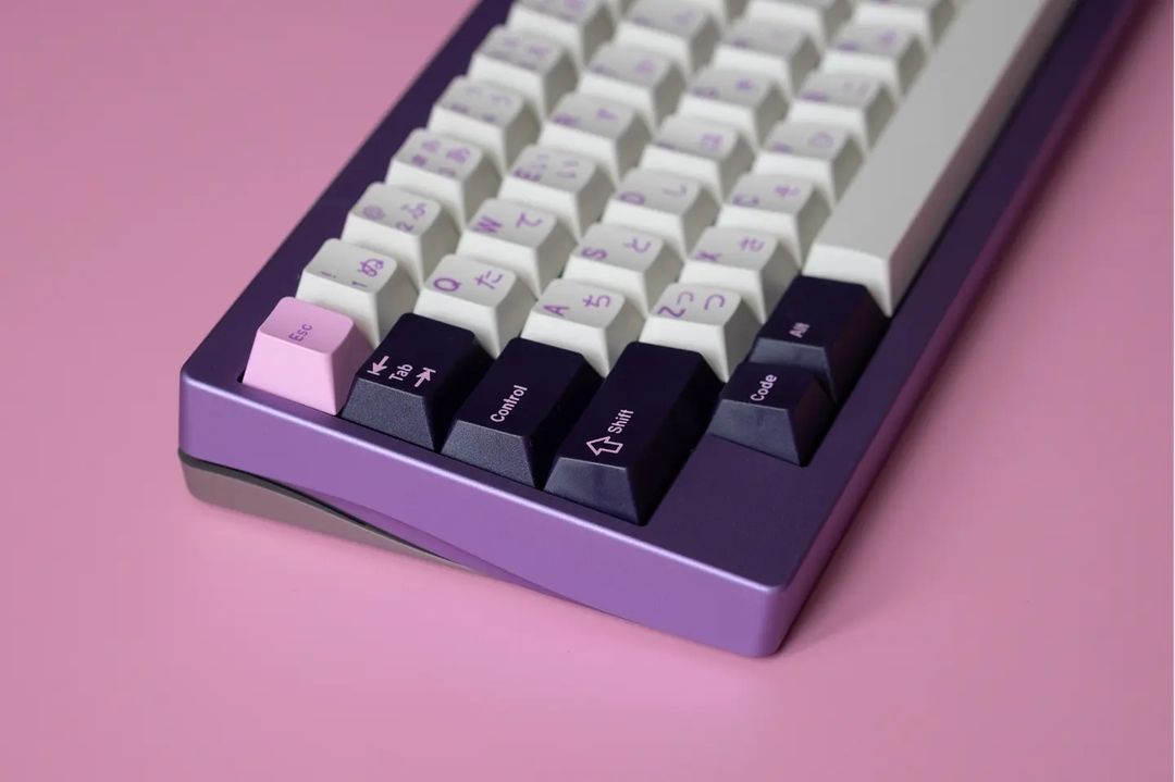sleekkeebs's tweet photo. Board: Lily (prototype #3) by https://t.co/nxd3ujs0Cb Caps: GMK Analog Dreams 2 alphas, GMK Digital Nightmares modifiers - designed by @/philippwade (https://t.co/yajjPh93xI) Built: @/gok_nz (instagram)

#sleekkeebs #keebs #keeblife #mechkey #mechanicalkeyboards #customkeyboards #keyboardporn #keyboard #keycaps #gmkcaps #pbtcaps #teclados #tecladomecanico