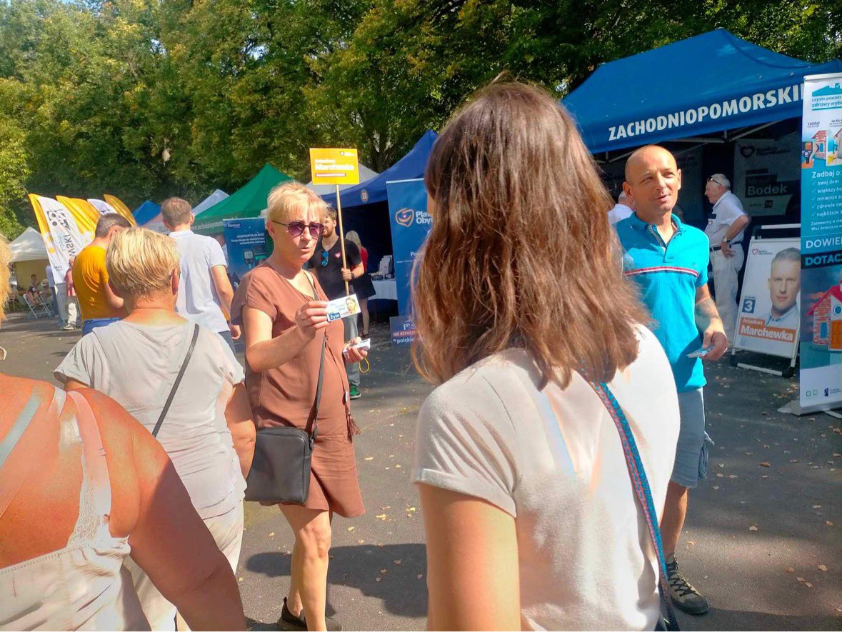 NataliaZyto's tweet photo. Najlepszy sztab wyborczy🇵🇱 szefowa sztabu moja Mama ♥️
#Barzkowice targi rolne ☀️
Jeśli chcesz pomoc❗️ masz miejsce by wywiesić baner, chcesz z nami rozdawać ulotki DAJ ZNAĆ: 503324585 lub w wiadomości prywatnej na tej stronie 🙌🏻
#NataliaŻyto #Okręg41 #OstatnieMiejsce #listaKO https://t.co/qMa8IOuk9x