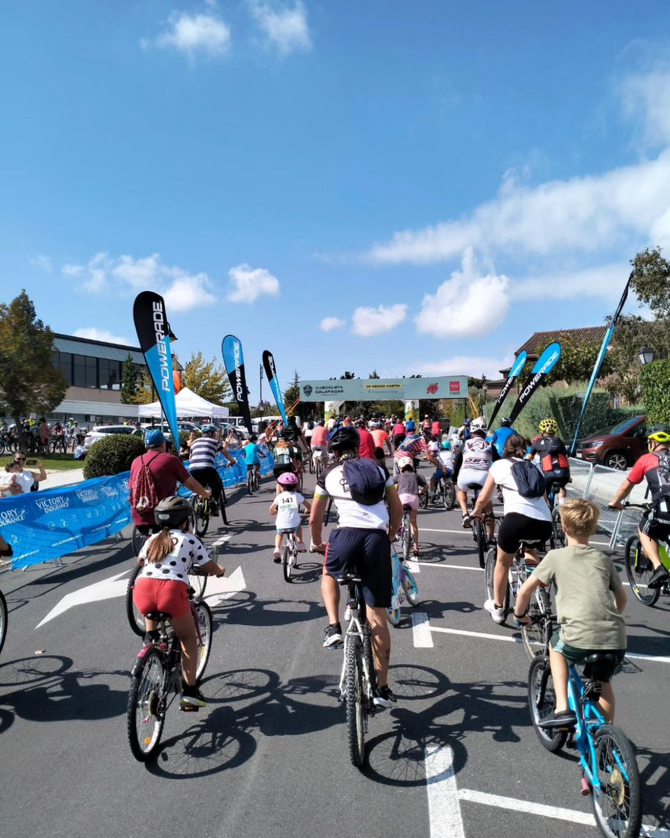 PorGalapa's tweet photo. Hoy también se ha celebrado la #fiestadelabici organizada por el @AytoGalapagar @ccgalapagar junto a patrocinadores, además nuestras concejalas @isabelgarcia124 y @mramigu han tenido un breve encuentro con @sergiormartin_ a quien se dedicó la carrera celebrada minutos antes. https://t.co/yrYoq3esTR