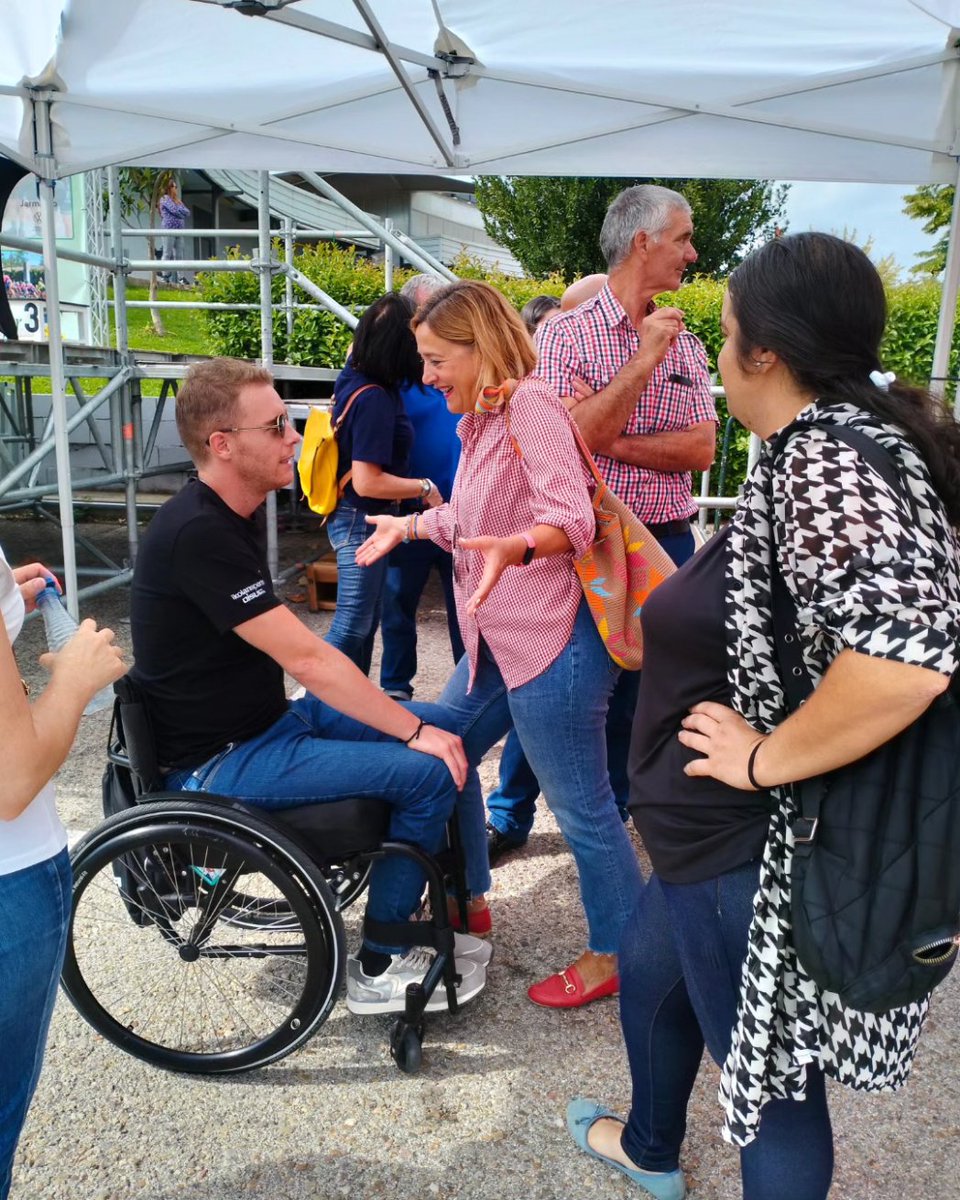 Hoy también se ha celebrado la #fiestadelabici organizada por el <a href="/AytoGalapagar/">Ayuntamiento de Galapagar</a> <a href="/ccgalapagar/">Club Ciclista Galapagar</a> junto a patrocinadores, además nuestras concejalas <a href="/isabelgarcia124/">isabel garcia</a> y <a href="/mramigu/">Maribel Ramírez</a> han tenido un breve encuentro con @sergiormartin_ a quien se dedicó la carrera celebrada minutos antes.