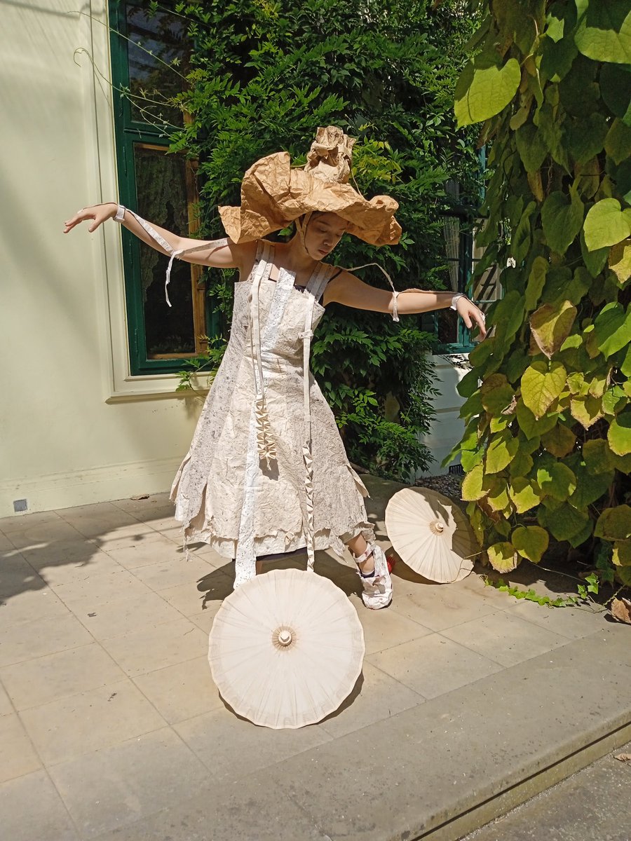 AlmyraWeigel's tweet photo. @almyraweigel
A dance performance took place in Schloss Britz, for which I created a paper costume.  Performance by Taiwanese artists Shih-Cheng Liu (music) and Yi-Wei Tien (dance)
 #almyraweigel #Berlin #PERFORMANCE https://t.co/iabBQ4JuaB