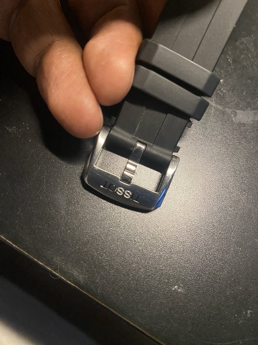 svicp's tweet photo. @TISSOT I’m almost sure I’m not the first one to say that your quality has really gone down in the past few years.

Below - a detached crown that won't screw back in, and a logo that's disappearing..poor showing. https://t.co/KZgxIjNhqg