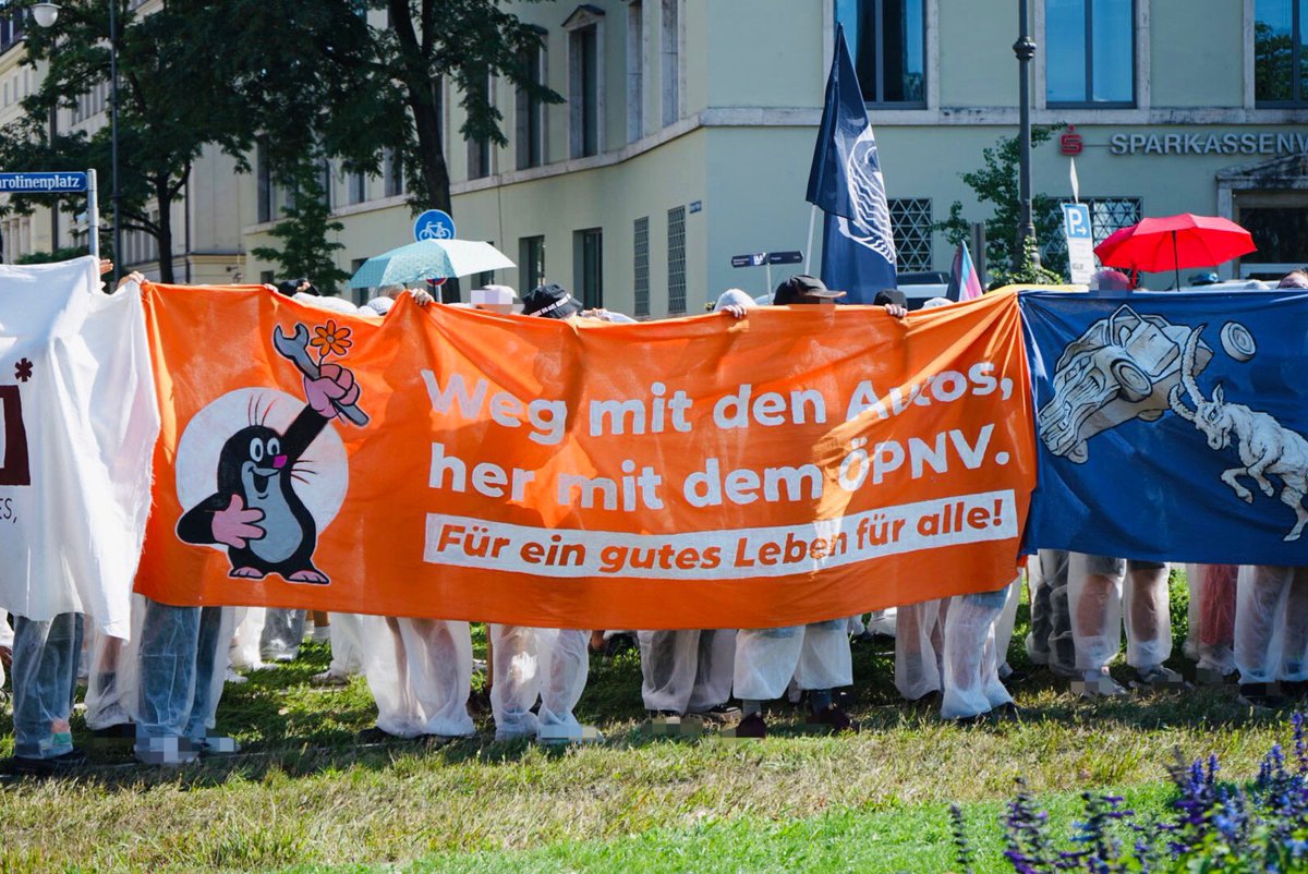 antifa nt (@afa_nt) on Twitter photo Die Demo ist jetzt am Karolinenplatz angekommen. #BlockIAA #muc1009 Die Demo ist jetzt am Karolinenplatz angekommen. #BlockIAA #muc1009