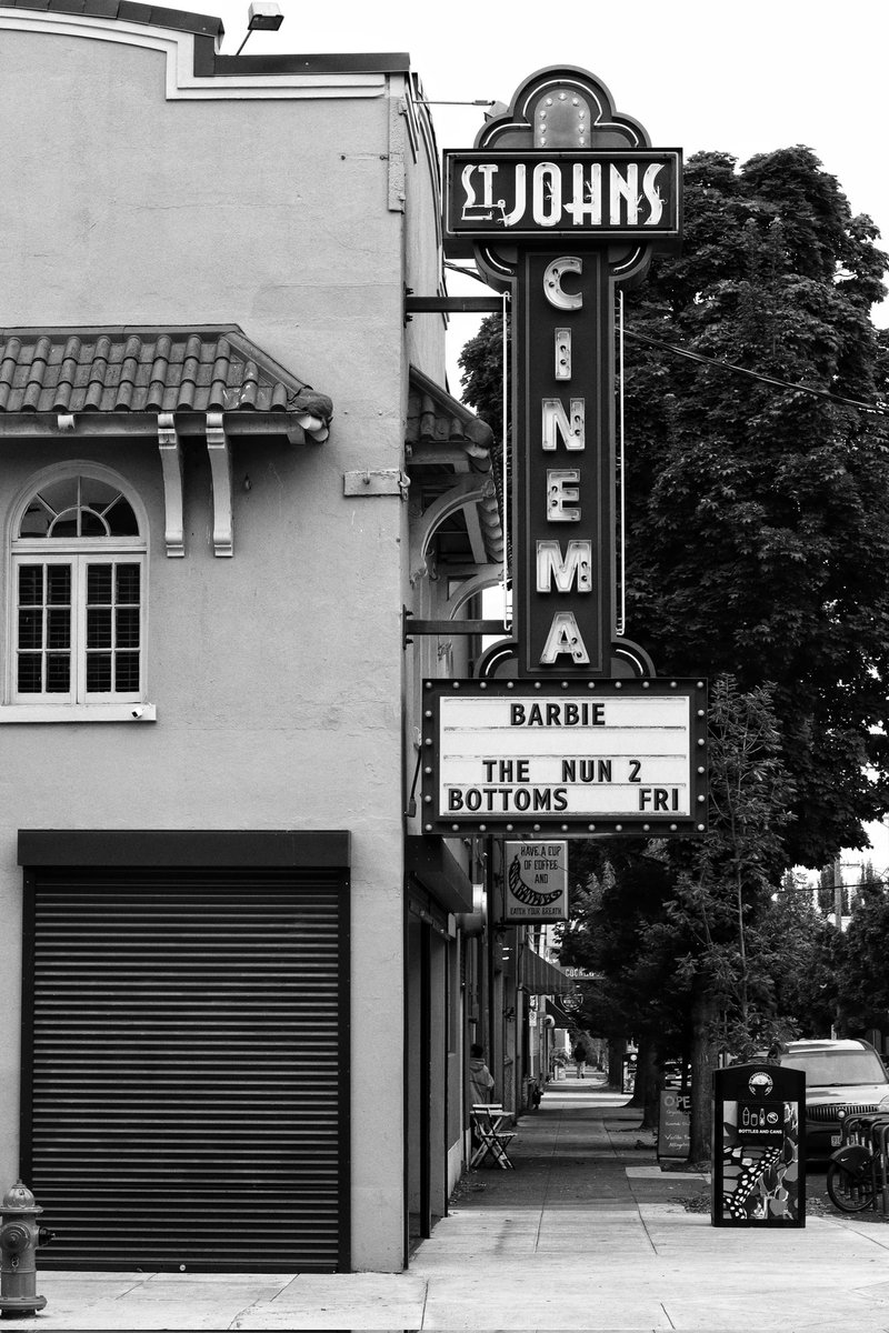 CoraCaps's tweet photo. St Johns Cinema
Portland, Oregon

#corazanacaptures #photography #streetphotography #streetphotographer #pdx #pdxphotographer #portland #portlandoregon #portlandphotographer #canon #canonusa #canonphotography https://t.co/TdUoBnc7SP