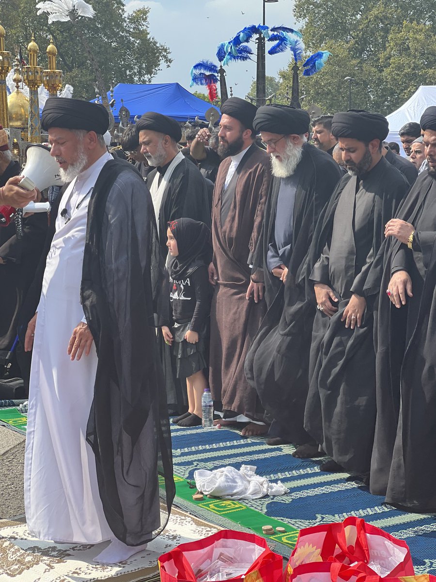 Arbaeenuk's tweet photo. Syed Raza Haider Rizvi leading Duhrain prayers in Marble Arch before we begin the speeches today. #labbaikyahussain #marblearch #london #arbaeenuk #hussain https://t.co/YohKg2xTby