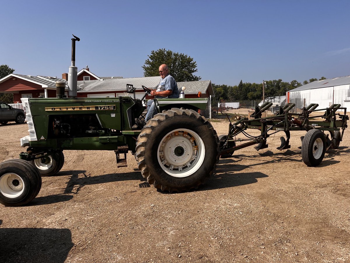 BrianBjork's tweet photo. Couple days ago, my friend’s 1755 Oliver and Oliver 446 plow left the yard. Another friend bought it. I’ve been storing it for a few years, and I used it to rake hay with it. I’ve always been an Oliver fan. That’s a smooth running sweet tractor. https://t.co/UScP9rzYJG