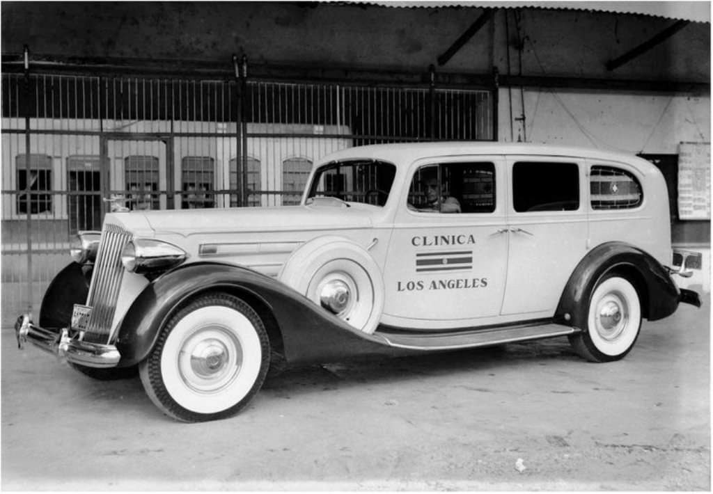 Ambulancia en la #MedellínDeAntaño Medellín