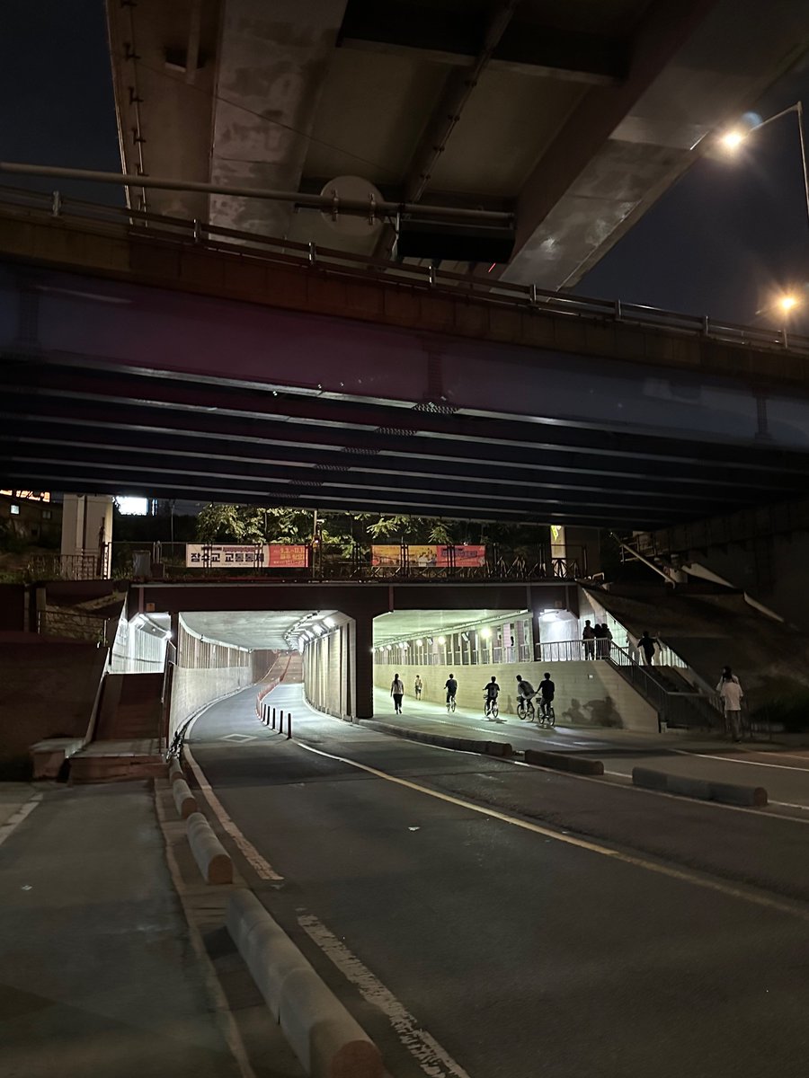 cityscape_360's tweet photo. 서빙고동에서 좋아하는 도로-교통 시설물들 https://t.co/SsrrFvro3n