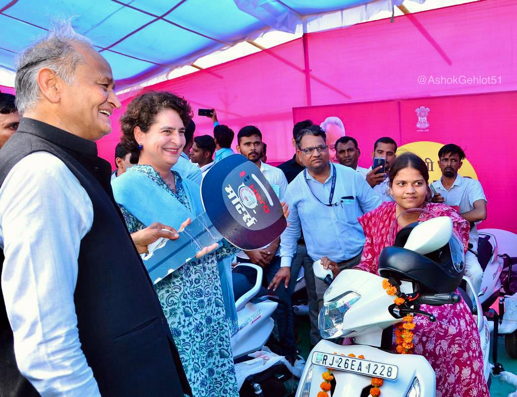 नई इंदिरा रसोइयां 1 हजार
सबको उपलब्ध होता शुद्ध एवं पौष्टिक आहार

जन-जन की आस श्रीमती @PriyankaGandhi जी की गरिमामयी उपस्थिति में आज खाद्य सुरक्षा में नया इतिहास लिखा गया।

टोंक में इंदिरा रसोई ग्रामीण के शुभारंभ कार्यक्रम में हर पगड़ी, हर ढाणी, हर कंठ और खंड ने