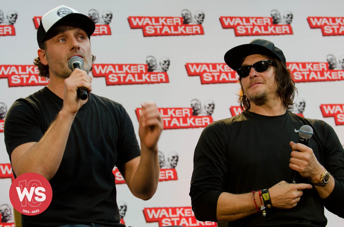WalkrStalkrCon's tweet photo. In anticipation of #TheWalkingDead #DarylDixon premiering tonight, we're sharing some of our favorite moments of Norman Reedus at Walker Stalker Con. Here's Norman and Andy on stage together at #WSCLondon! @normanreedus @thewalkingdead @amcthewalkingdead #WSC #WalkerStalkerCon https://t.co/ngJFkUuiS5