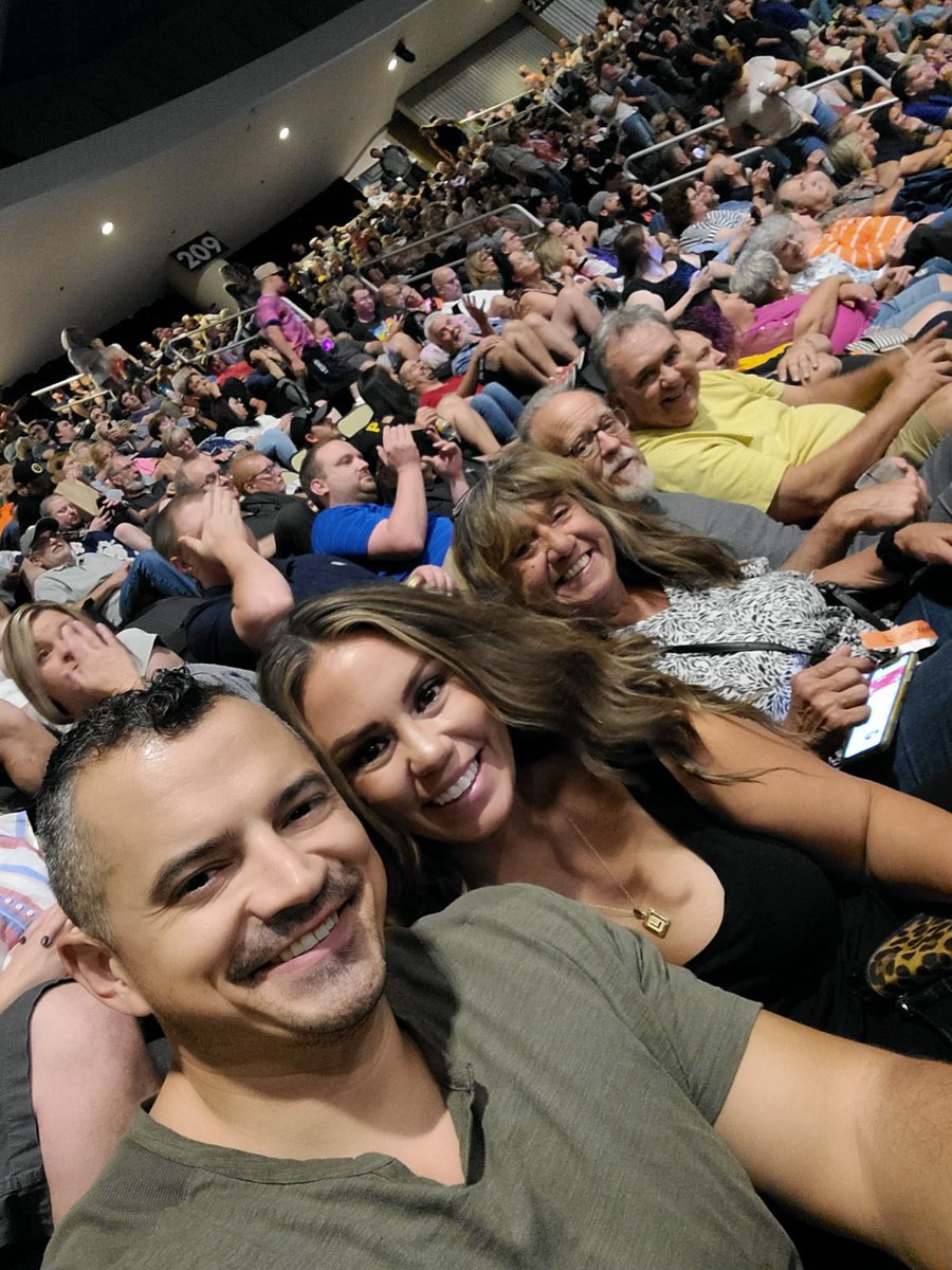 Concert nights are the best nights! 
Went to Clapton on Friday with mom + dad ☺️🎸🎶🎤