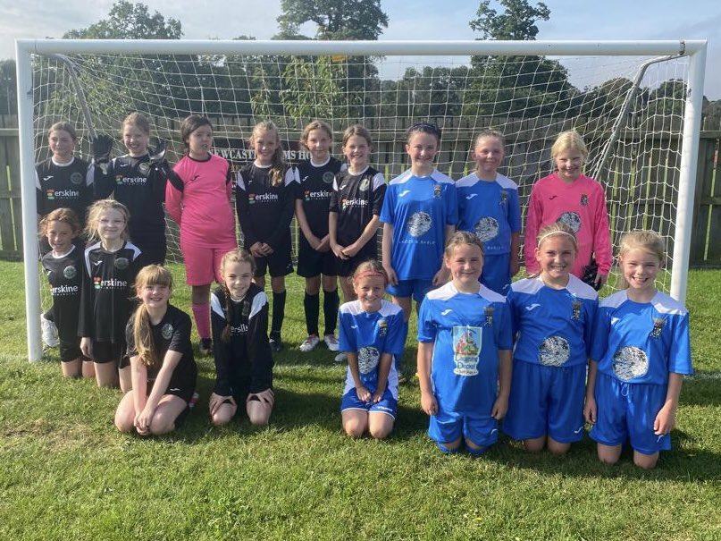 ColdstreamGirls's tweet image. Well done to our U10 girls and @DalkeithCFC Deportivo for putting on a great show on a warm morning at Home Park. Very evenly-matched game and lots of learning for everyone 👏🏻💙