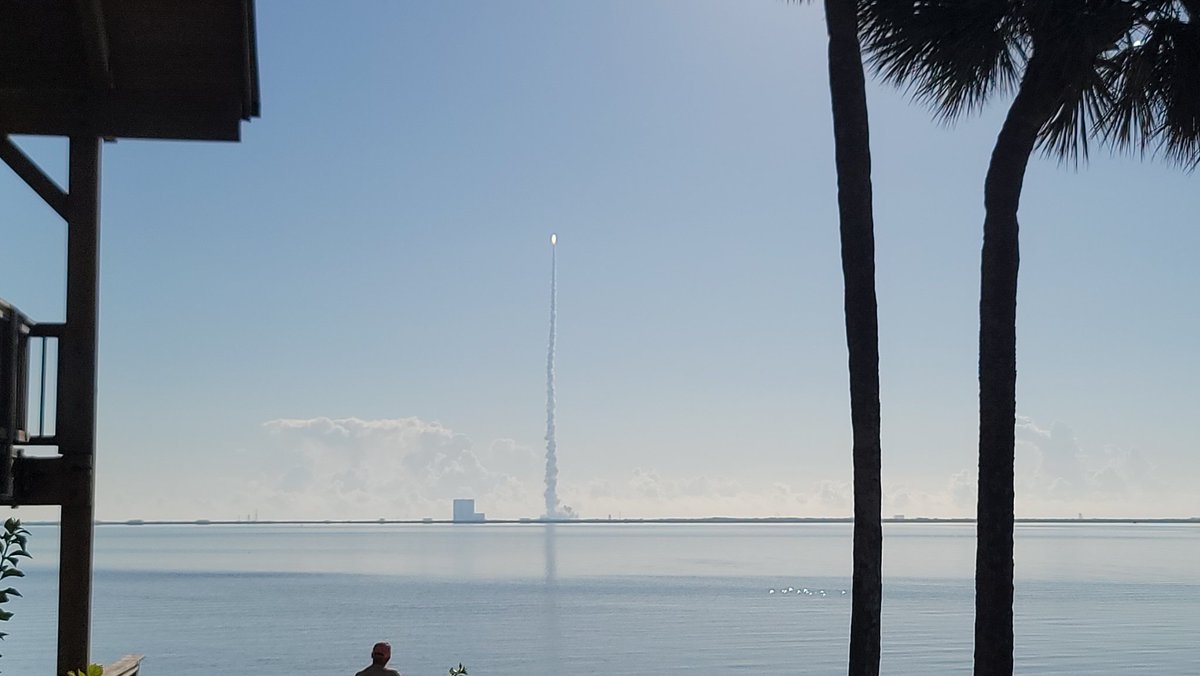 SpaceCoastSkies's tweet photo. That is the straightest contrail I think I've ever seen. Fantabulous!! #AtlasV #SpaceCoastSkies #lovefl #GoCentaur #GoMightyAtlasV #GoULA  @ulalaunch @torybruno https://t.co/XahbK2XK9q