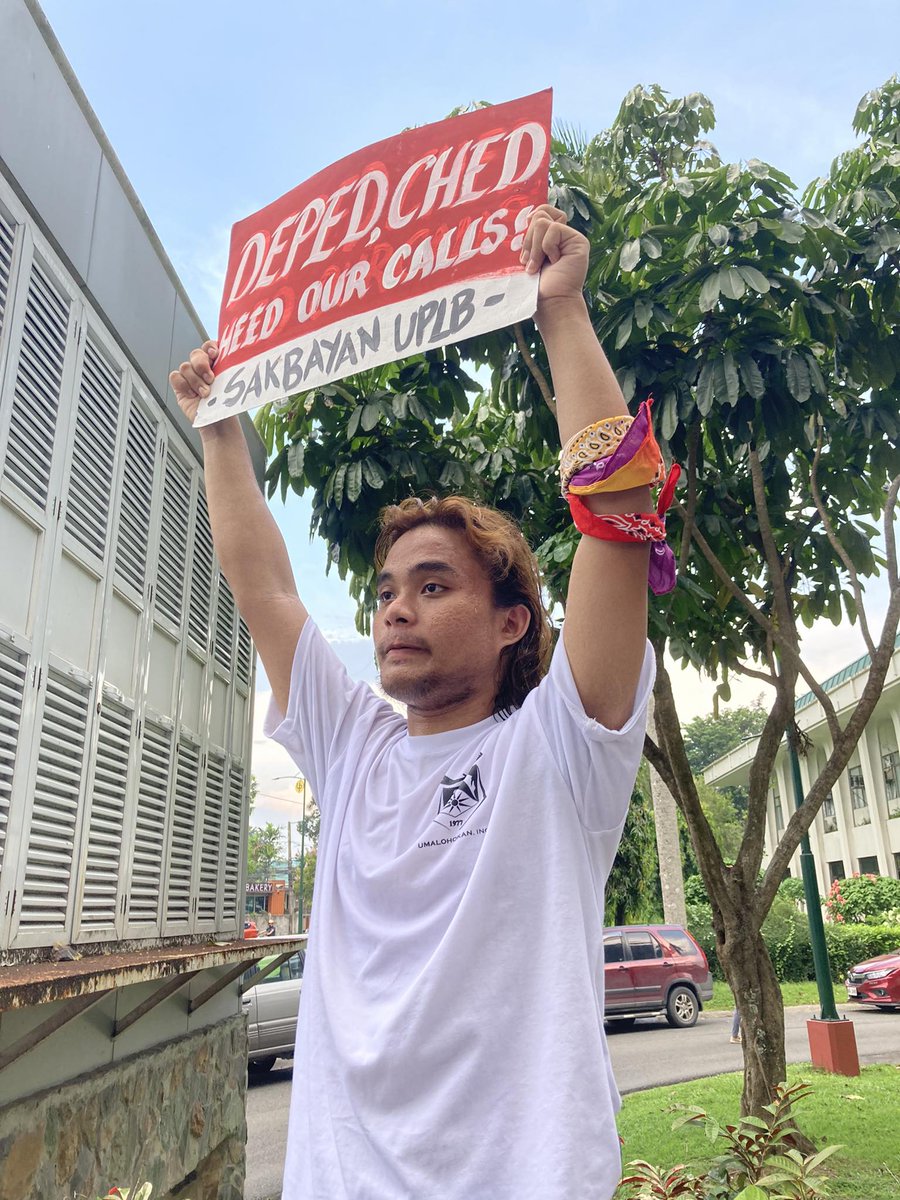 I am Sey of @CASSC_UPLB and @Umalohokan_Inc and I stand in solidarity with human rights defenders as we 'Pose to Oppose' the draconian Terror Law. 

#JunkTerrorLaw 
#MartialLawAt51  
#DefendTheDefenders  
#DefendSouthernTagalog