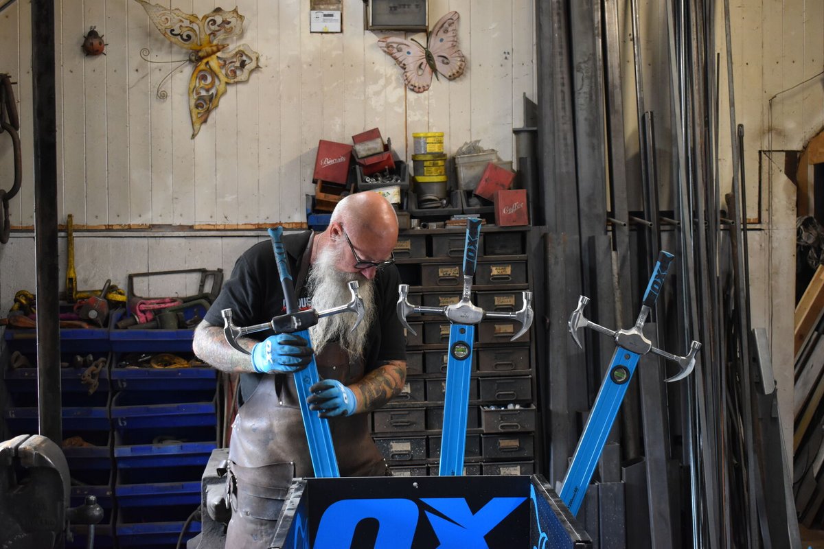 Screwfix's tweet image. Could visiting the @OXtoolsUK stand the ultimate Screwfix Live side quest? ⚔️

Check out their throne made entirely of OX Tools and if you’re feeling strong, have a go on the Thor’s hammer challenge 🦾

#ScrewfixLive2023 #OXtools #Screwfix