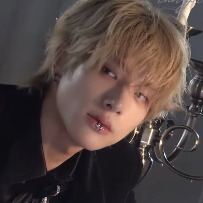 sjydaiIy's tweet photo. Vampire #enhypen_jake https://t.co/5nh1QWUXpm