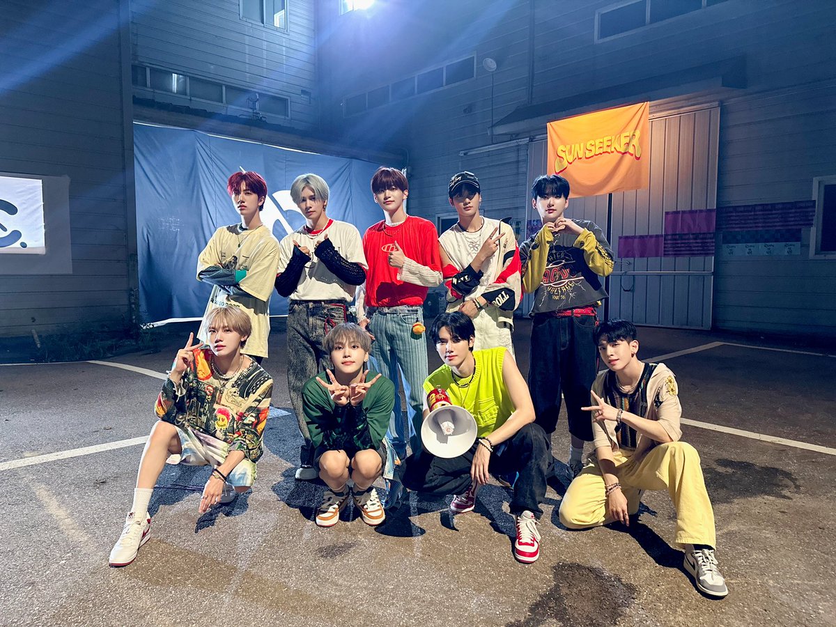 [📸]
CRAVITY SUN SEEKER
HIGHLIGHT MEDLEY☀
⠀
나만의 길, 나만의 힘을 찾아
FOLLOW YOUR GRAVITY🪐
⠀
#CRAVITY #크래비티
#SUN_SEEKER
#Cheese
#Ready_or_Not