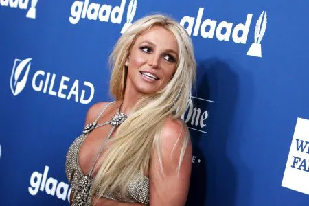 BritneyActuFR's tweet photo. #INFO : L’ancienne équipe et le père Spears ont demandé à la cour que Britney Spears arrête de qualifier sa mise sous tutelle de « toxique ».

« Cette utilisation rhétorique dénigre l’autre partie et modifie la réalité. » https://t.co/YyhYeMvN34
