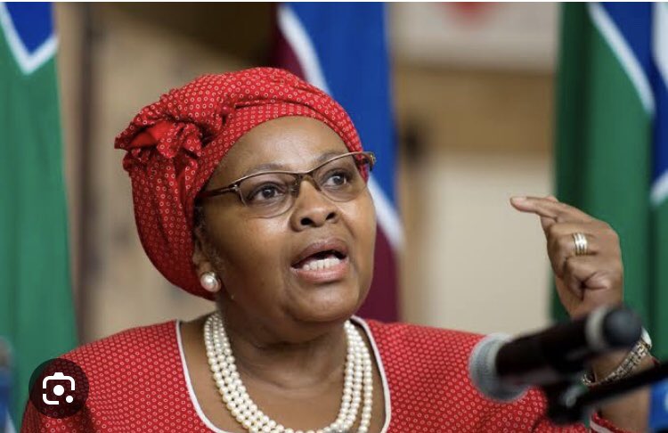 IsmailAbramjee's tweet image. JUST IN:
Speaker of Parliament Mapisa-Nqakula has rejected the request for a secret ballot to remove @AdvBMkhwebane from office. 
Parliament will tomorrow vote on whether the embattled suspended Public Protector should be impeached or not. The ANC and DA have vowed to oust her.