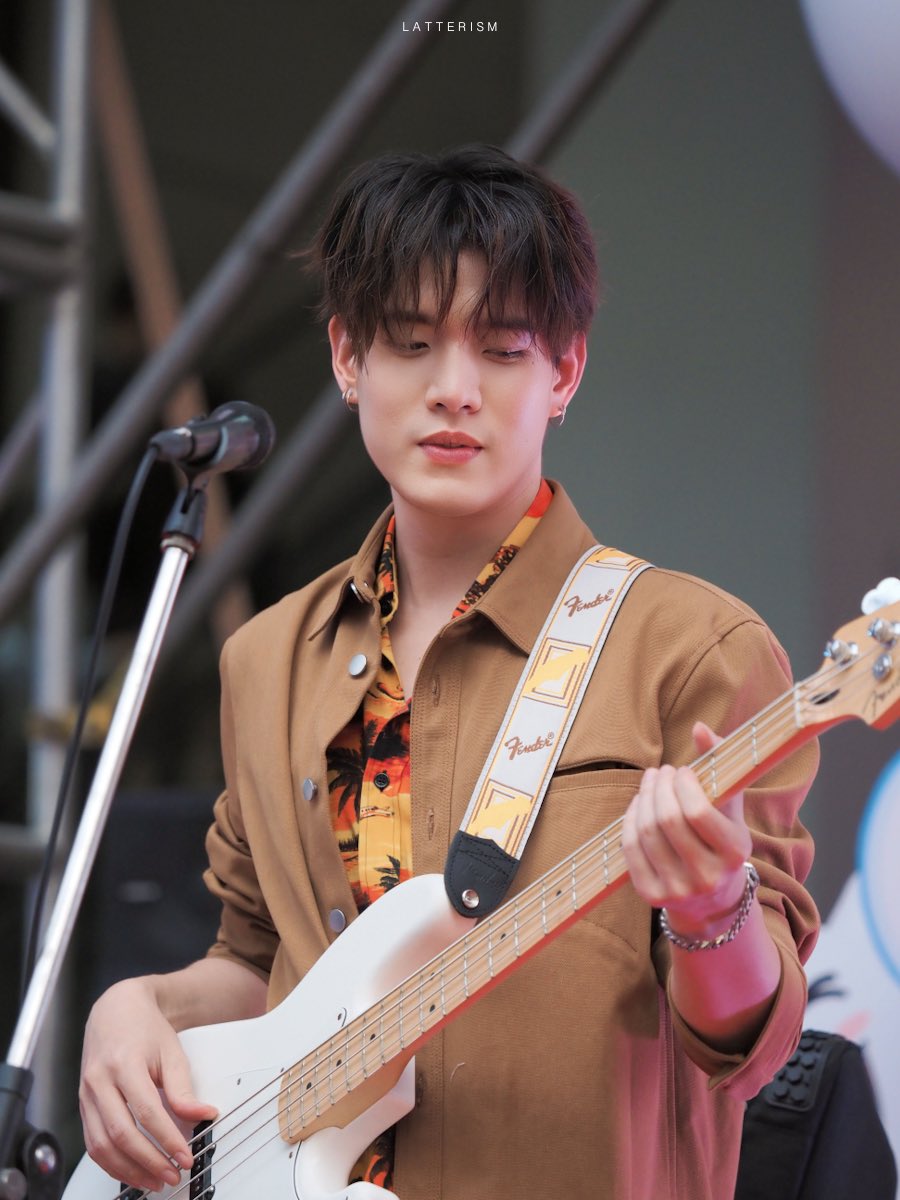 latterism's tweet photo. วันเสาร์นี้จะได้เจอพี่มือเบสที่จริงใจแล้ว 🥰🥰
#gungunHD
#LTPix https://t.co/Ip8yVo20BJ