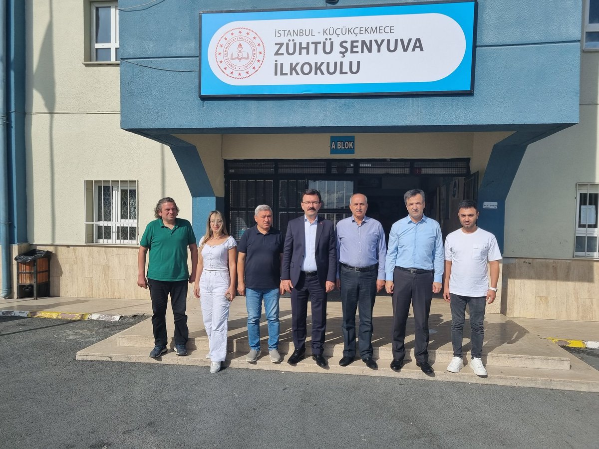Küçükçekmece İlçe Milli Eğitim Müdürümüz Murat GÖZÜDOK, şube müdürlerimiz Rafet FENER ve Recep ULUDOĞAN  okulumuzu ziyeret ederek eğitim öğretim yılı başlangıcına dair yerinde inceleme ve değerlendirmelerde bulundular.Nazik ziyaretlerinden dolayı  teşekkür ederiz.