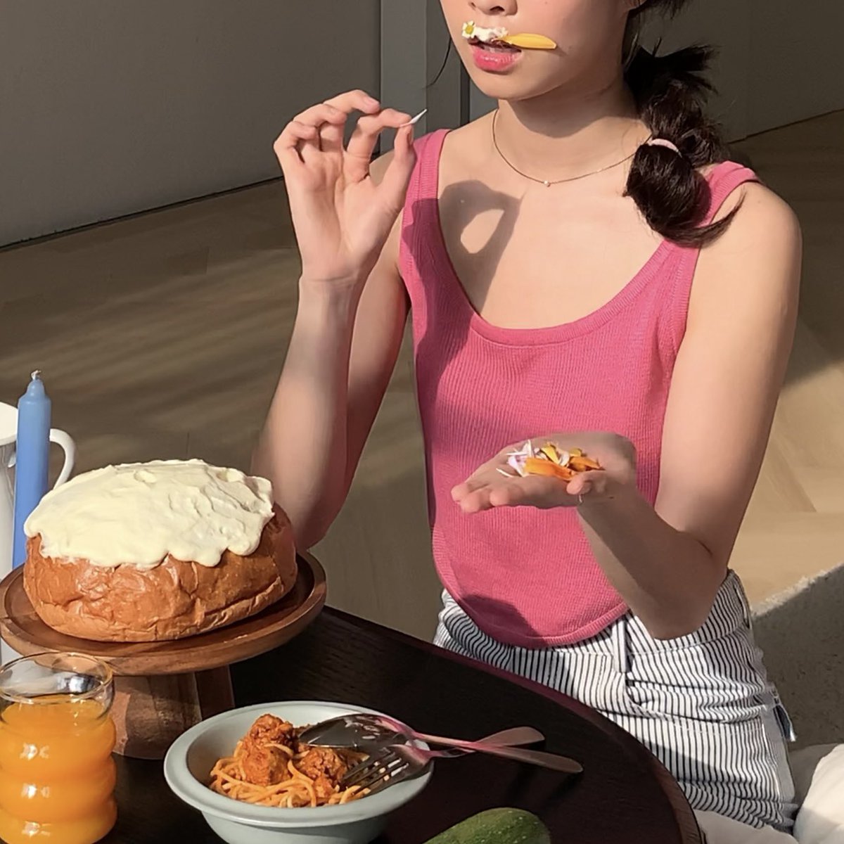 สาวตัวเร้กแถวๆนี้ผ่านมาต้องตำ 
ใส่แล้วจากเอวตรงๆกลายเป็นเอวเอส 
น้อยแต่มาก effortlessly chic สุบๆ
👀🥪🥂