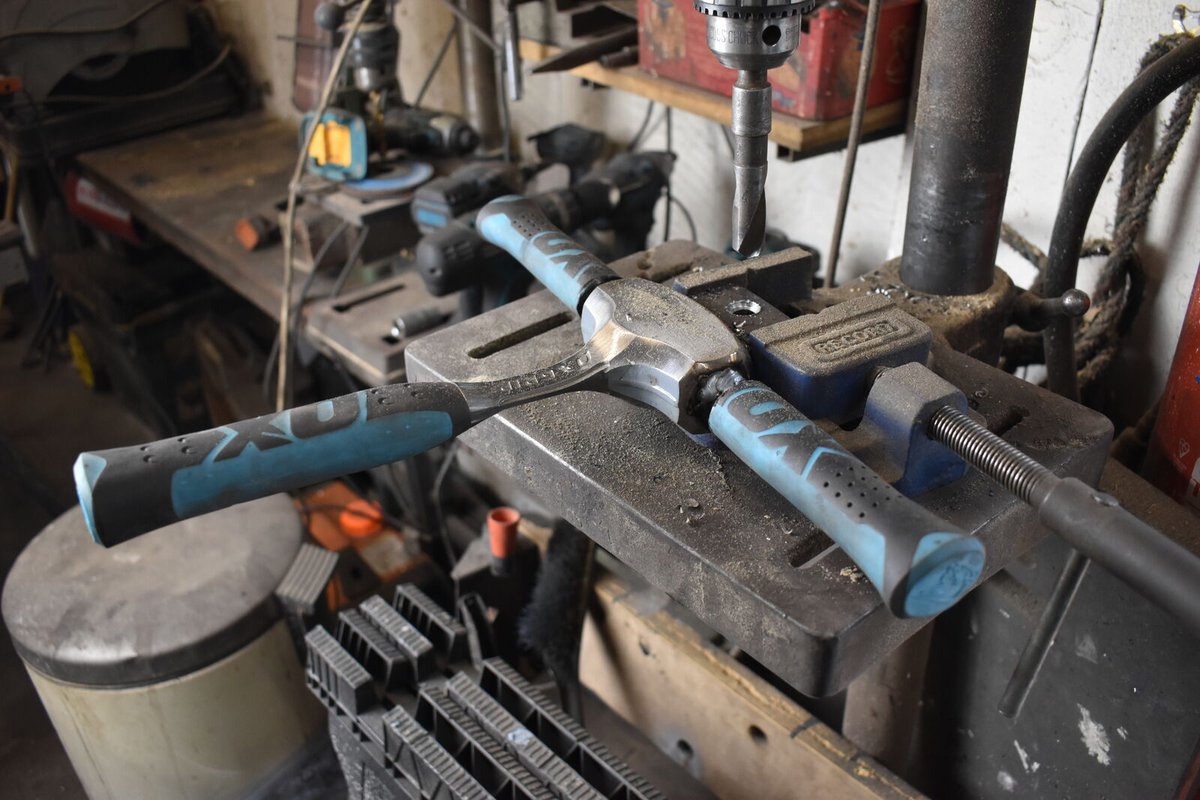 Screwfix's tweet image. Could visiting the @OXtoolsUK stand the ultimate Screwfix Live side quest? ⚔️

Check out their throne made entirely of OX Tools and if you’re feeling strong, have a go on the Thor’s hammer challenge 🦾

#ScrewfixLive2023 #OXtools #Screwfix