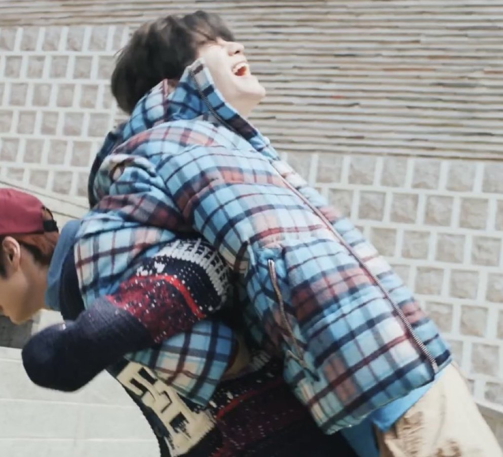 straykidsxzone's tweet photo. Me estas diciendo que Tommy Hilfiger pensó en Stray Kids porque en su próxima campaña se destaca la familia y los eligieron porque sintieron que es lo que los representan... denme un minuto por favor...

Vogue Korea: "Personas que ahora son más como una familia reunida en un sueño de música"

Link: https://t.co/6keheLNJMu