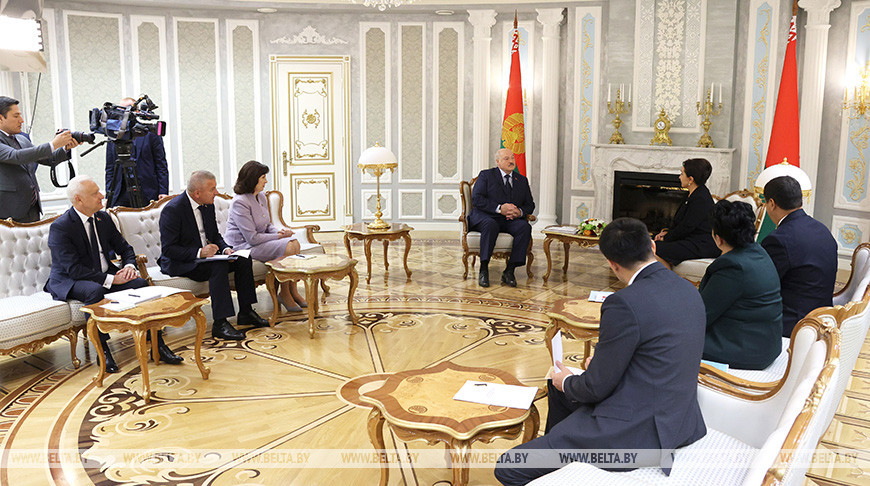 beltanews's tweet photo. #Неделя_Президента
Реновация в свиноводстве, открытые сердца для Африки, планы с Узбекистаном и первая красавица. Итоги недели Президента
https://t.co/VtkZUQCAnb https://t.co/PFyDyttns5