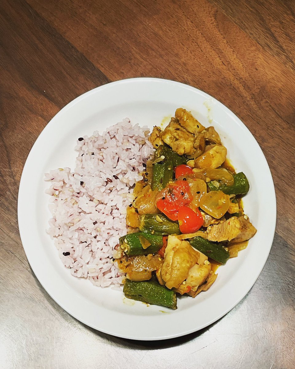 ukiyosoushi01's tweet photo. 先日の夕食はairspiceのクリスピーチキンカレー！
カラッと揚げた夏野菜がポイント
酒のツマミにもなるスパイスカレー(^_^)

#airspice #カレー好きな人と繋がりたい #カレー日記 #スパイス好きな人と繋がりたい #curry #spicecurry https://t.co/meTtqdZNLb