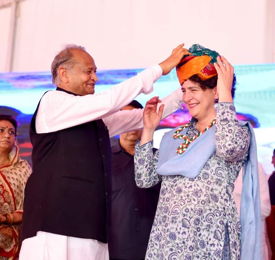 aiyub_prof's tweet photo. @INCIndia महासचिव श्रीमती @priyankagandhi जी ने आज टोंक जिले से 1000 नई ग्रामीण इंदिरा रसोईयों की शुरुआत कर,बहुत बड़ी सौगात दी है।

ऐतिहासिक जनसैलाब प्रतीक है कि राजस्थान एक बार फिर कांग्रेस की भारी बहुमत की सरकार बनाने को तैयार है
@ashokgehlot51 @Sukhjinder_INC
@GovindDotasra https://t.co/3sWDD9W302