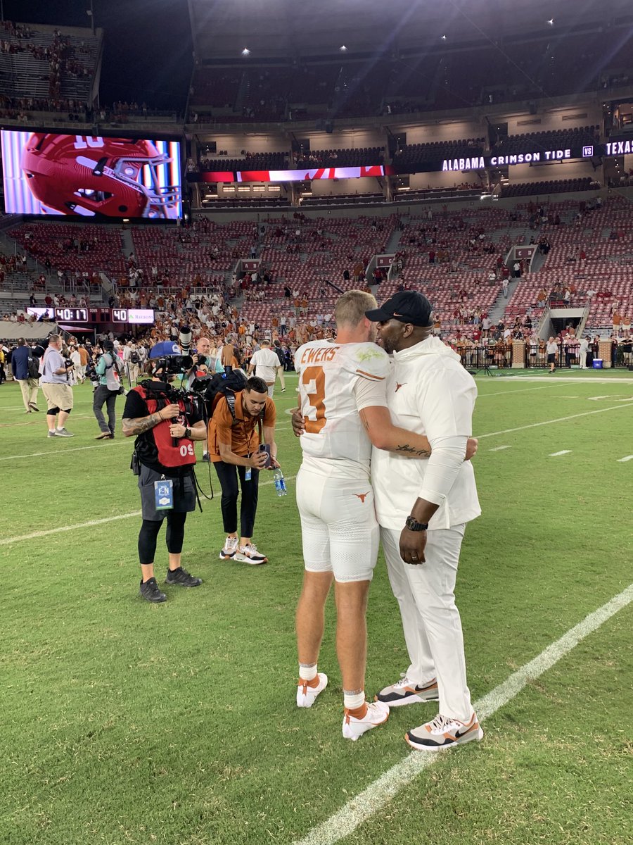 One final pic from last night.Texas strength and conditioning coach Torre Becton and Quinn Ewers embracing after the win.