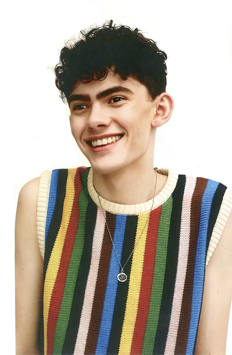 Sir_Luis07's tweet photo. He is the rainbow this sick world desperately craves for 🌈❤️‍🩹💫
#JoeLocke #GayIcon
#JonMagazine #CharlieSpring https://t.co/5kOzakADqX