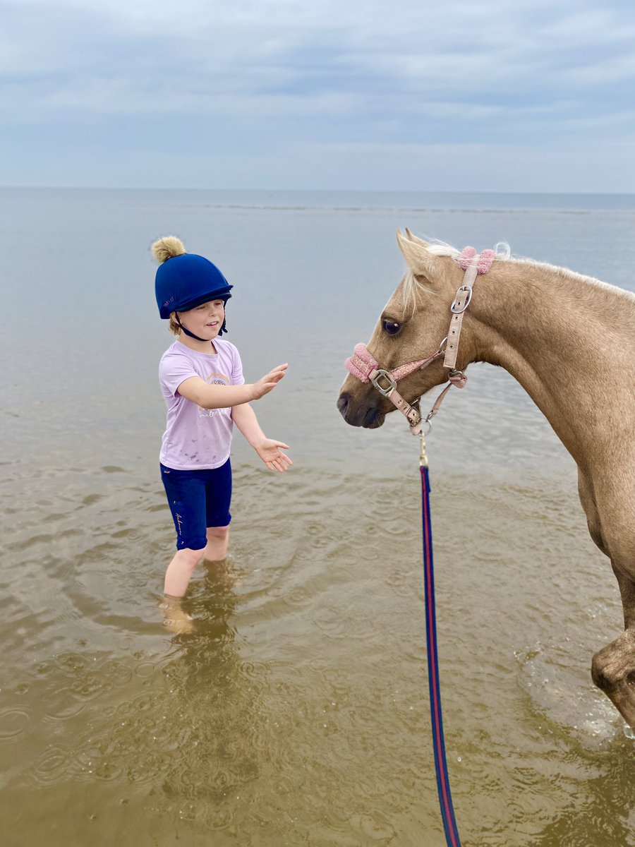 Beach day with spud 1 and her mate, paddling in the sea ☀️
