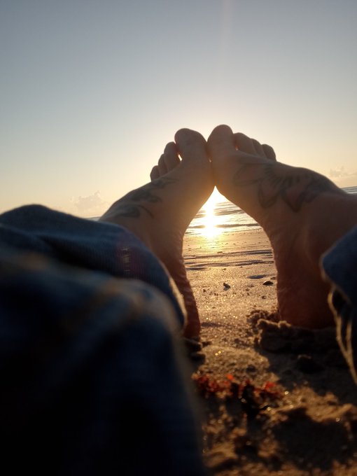 Got them high arches... ;) #sandytoes #size7 #fetish #feet #higharches #barefoot #tattooedfeet https://t<a href="/tag/sandytoes"class="tags">#sandytoes</a><a href="/tag/size7"class="tags">#size7</a><a href="/tag/fetish"class="tags">#fetish</a><a href="/tag/feet"class="tags"><span>#feet</span></a><a href="/tag/barefoot"class="tags"><span>#barefoot</span></a><a href="/tag/higharches"class="tags"><span>#higharches</span></a><a href="/tag/tattooedfeet"class="tags"><span>#tattooedfeet</span></a>