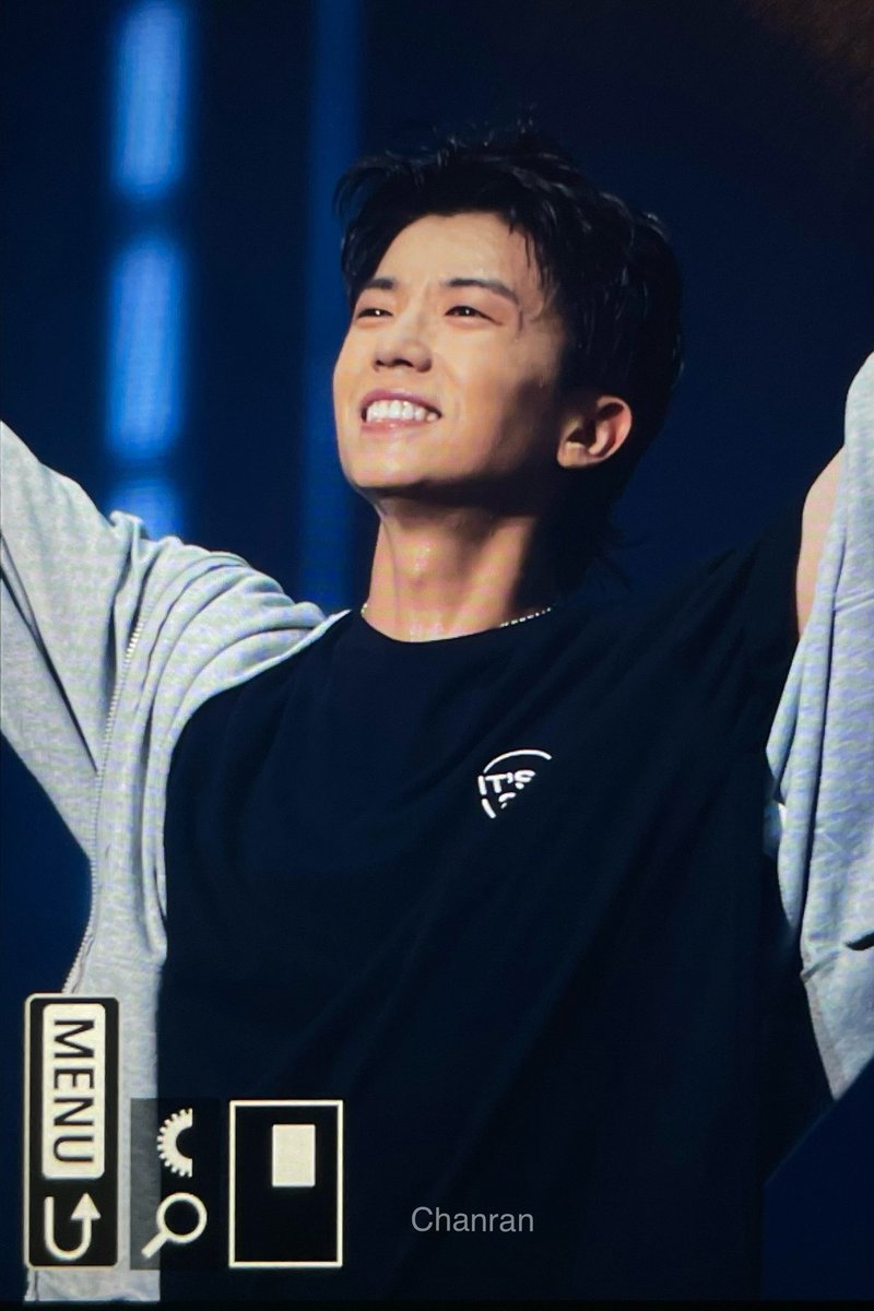 Chanran_0430's tweet photo. 230910 It's 2PM concert
행복해써🔥♥️

#2PM #장우영 #우영 #WOOYOUNG https://t.co/FNWIz96Ql7