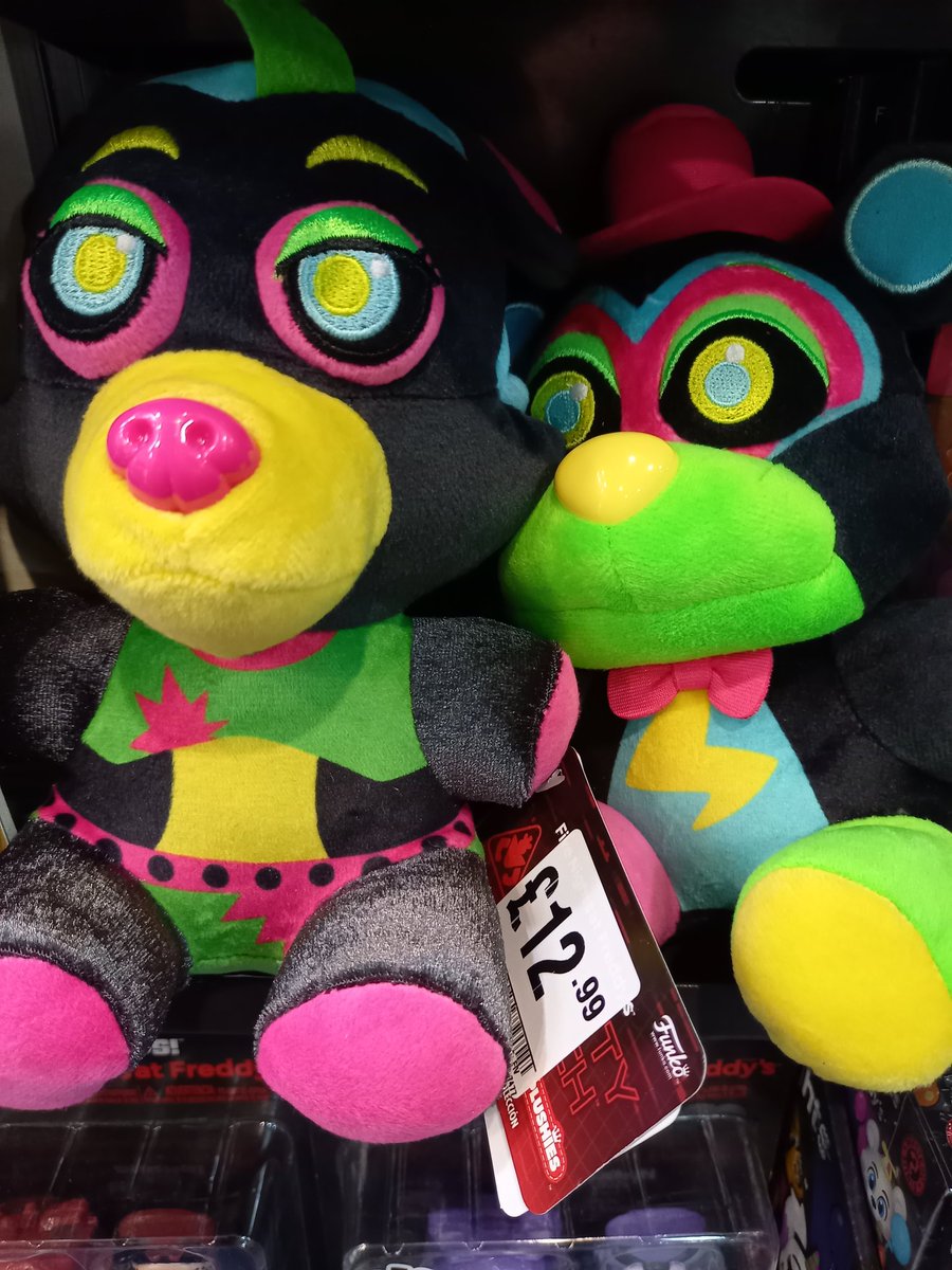 hmvSheffield's tweet photo. Huge drop of #fivenightsatfreddys 
Merch now in store! 
#Funko Snaps
#plushies #books #vinylfigures
Back pack hangers etc....
#hmvforthefans #popcuture 😍 https://t.co/jKuLyVRmaU
