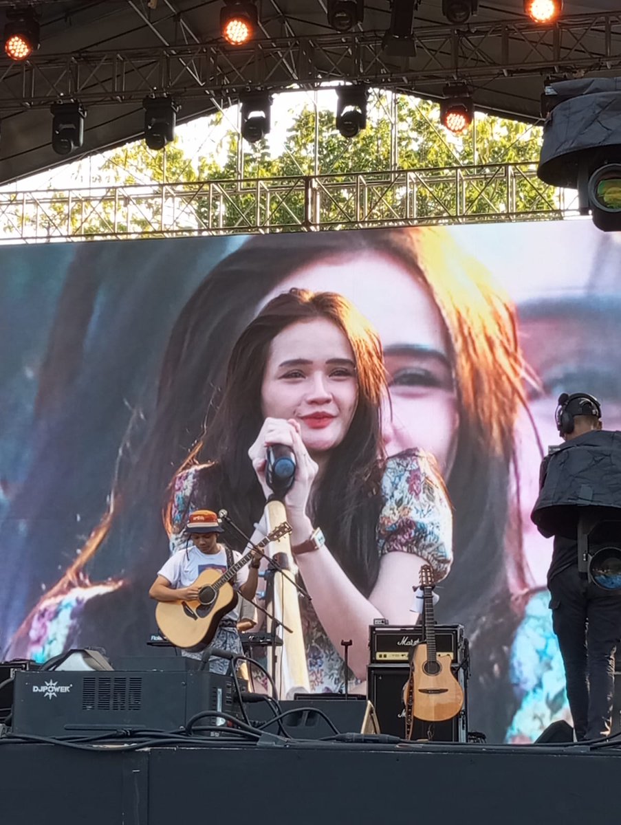 DimasNGR's tweet photo. Kok yaa bisa mba @fannysoegi selucu dan menyenangkan gitu 🤏🏼 https://t.co/lNbBeY1Eyr