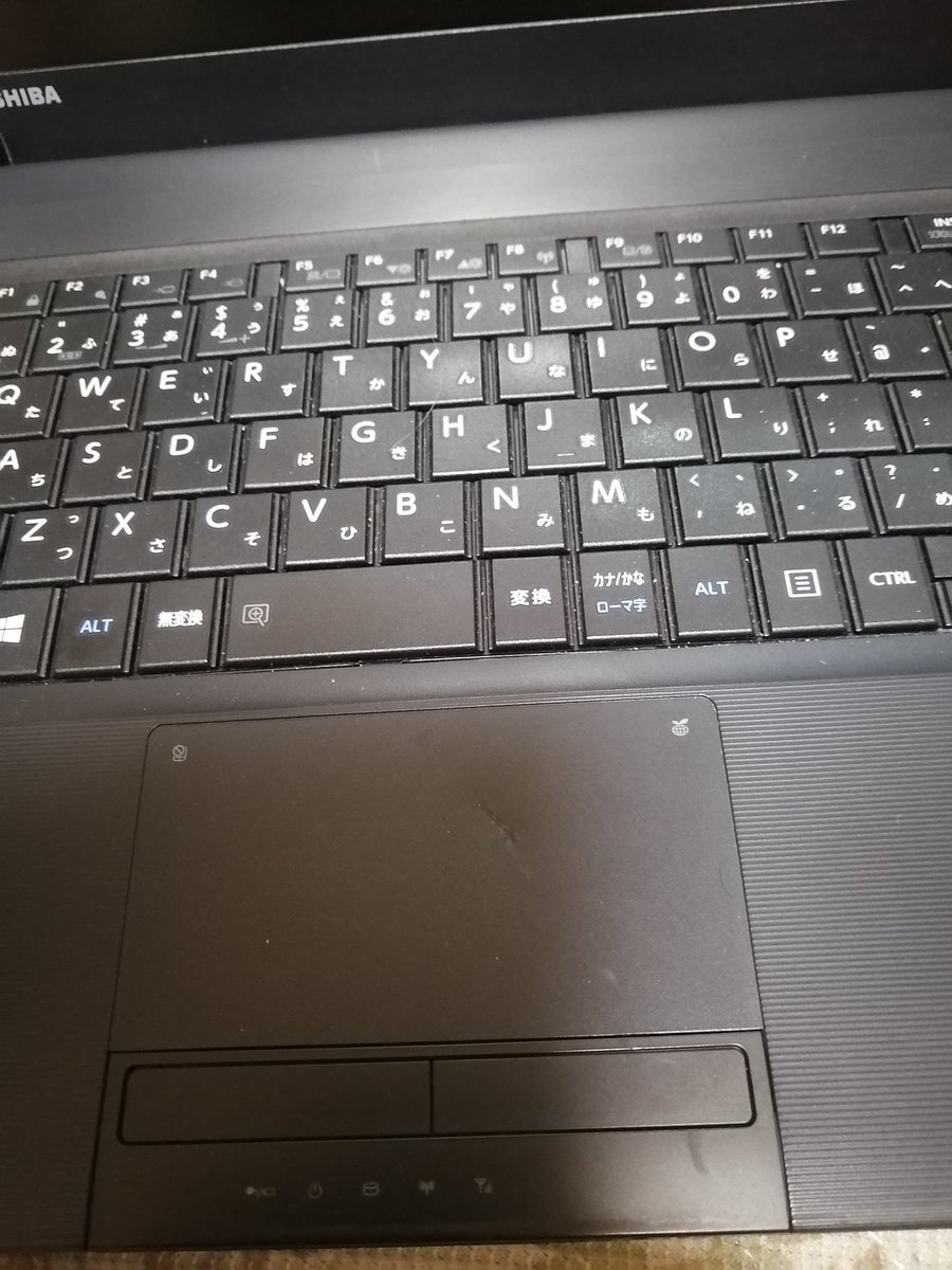 片付け中に酔ってたので、dellのALIENWEARのケースを落として、東芝ノートのタッチパッドに目立つ打痕と液晶に圧迫跡、当分、禁酒します。