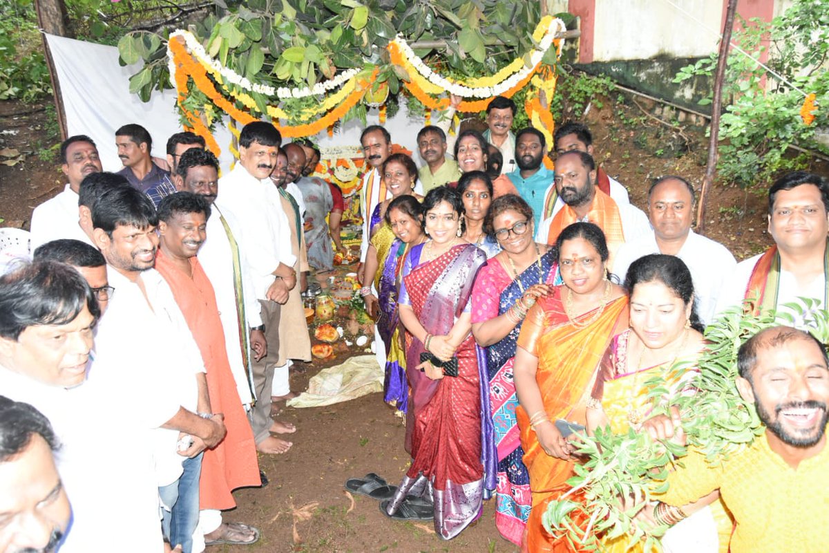 నేరడ్ మెట్ వాజ్ పేయ్ నగర్  కోర్టు దగ్గర గుడిలో  మేడ్చెల్ మల్కాజ్ గిరి  బార్ అస్సోసియేషన్ వారి ఆధ్వర్యం లో బోనాల పండగ సందర్భంగా ప్రత్యేక పూజలు చేయడం జరిగింది.