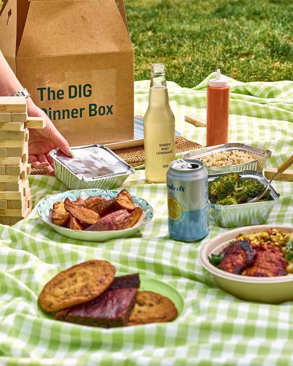 HamptonJitney's tweet image. Giveaways on board today courtesy of DIG!

Jump off the bus and jump start the week with real food! Flash the promo card to pick up a FREE DIG DINNER BOX after your trip. Download the app and order ahead! 

South Fork to Dinner Fork! #DIG #DIGInn #DinnerIsServed #DIGDinnerBox