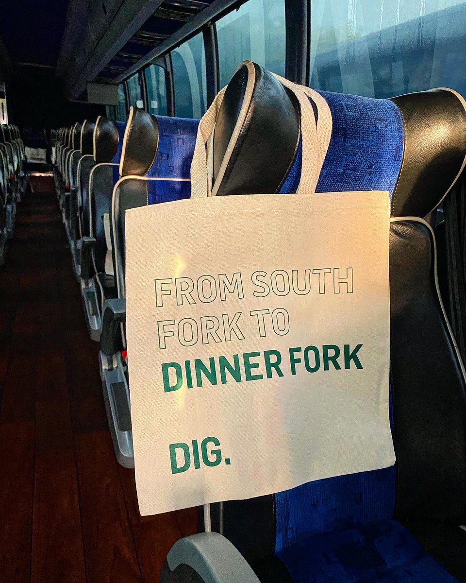 HamptonJitney's tweet image. Giveaways on board today courtesy of DIG!

Jump off the bus and jump start the week with real food! Flash the promo card to pick up a FREE DIG DINNER BOX after your trip. Download the app and order ahead! 

South Fork to Dinner Fork! #DIG #DIGInn #DinnerIsServed #DIGDinnerBox