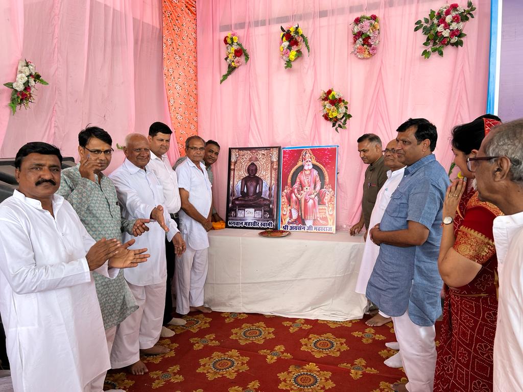 anilmittalkekri's tweet photo. आज केकड़ी में आदिनाथ वाटिका में अग्रवाल समाज चौरासी के तत्वाधान में जैन अग्रवाल युवा परिषद् द्वारा आयोजित " प्रतिभा सम्मान समारोह " के विशाल कार्यक्रम का आयोजन किया गया ! 

#anilmittalkekri https://t.co/A6GZH4z1Jk