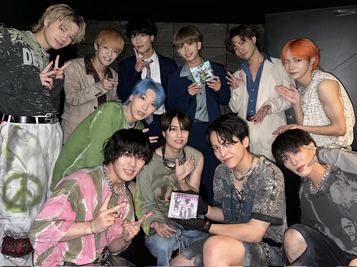 100liminal's tweet photo. /
SWISH TOUR 2023
~autumn edition~
『KASHIWA SWISH』
📍柏PALOOZA
\
#SWISHTOUR
2日間ありがとうございました🔥
素敵なツアーに参加させて頂けて
心より光栄でした
幻さん(@maboroshi_def)
世が世なら!!!さん(@yogayo_official)
学芸大青春さん(@GD_Junes )
IVVYさん(@ivvy_official)との📸 https://t.co/ELyDoOstmh